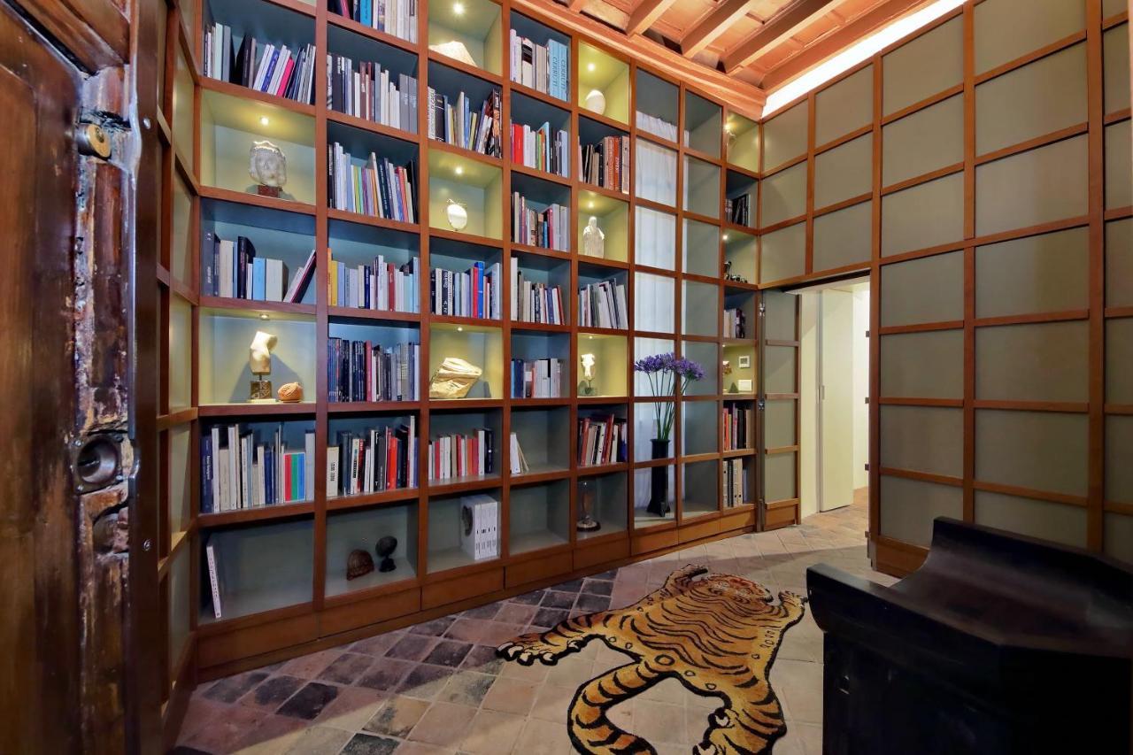The Eclectic Of Collector - Navona Square Apartment