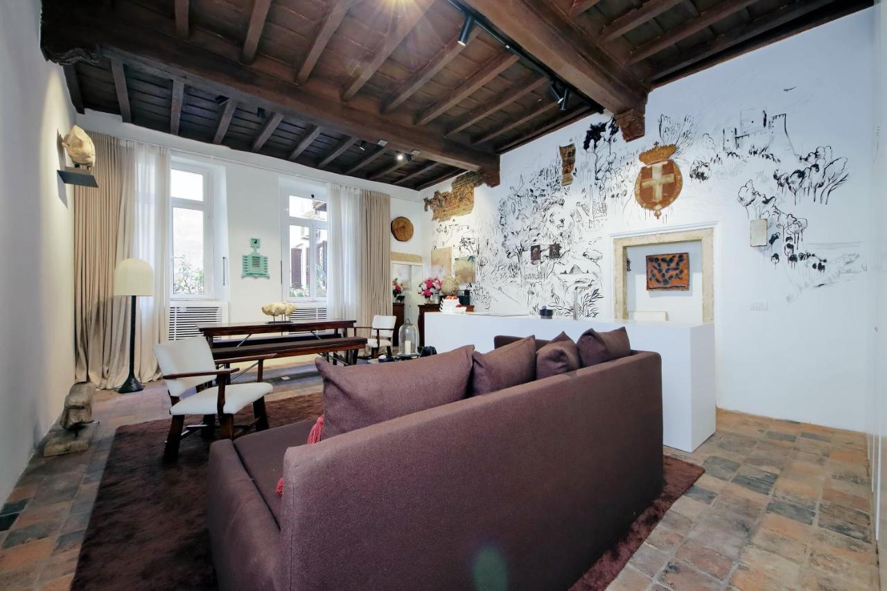 The Eclectic Of Collector - Navona Square Apartment Rome