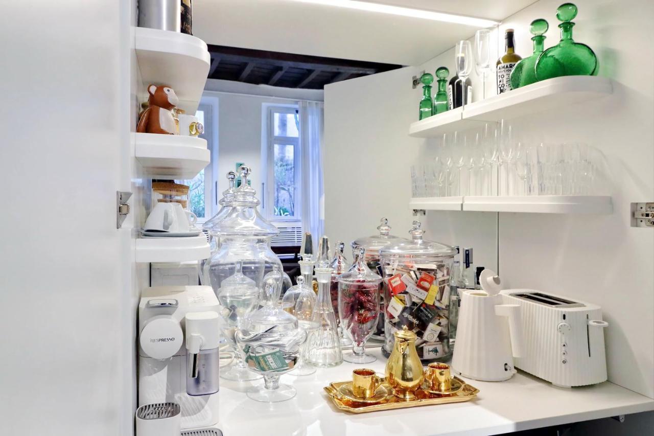 The Eclectic Of Collector - Navona Square Apartment